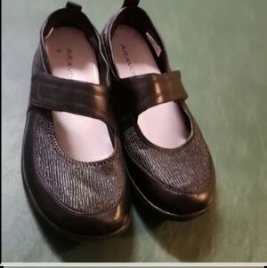Aravon Black leather Academia mary jane shoes school girl clogs 7.5 comfortable